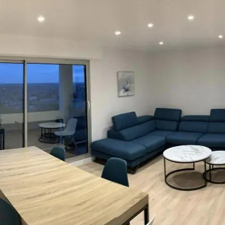 Dans Un Grand Refait - Belle Vue Poitiers