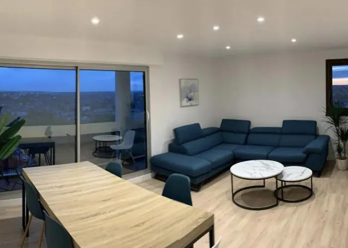 Dans Un Grand Refait - Belle Vue Poitiers